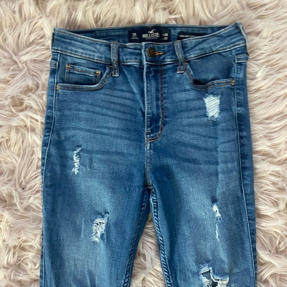 Hollister - Medium Wash Distressed Denim ‘High Rise Super Skinny’ Jeans - Picture 3 of 8
